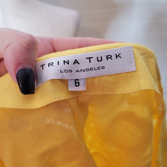 Trina Turk Yellow Crochet Lace V Neck Shift Mini Dress Sz. 6 - Picture 6 of 9